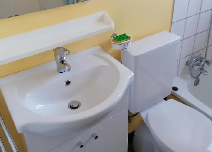 Les Hirondelle For 8 Persons